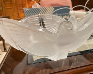 Cut glass bowl with bird design 