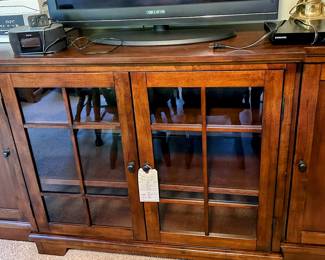 Very nice entertainment center