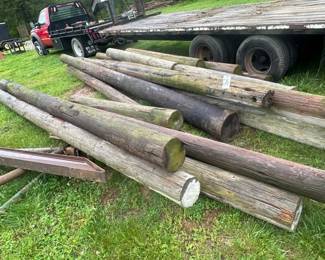 LOT OF WOODEN ROUND POST