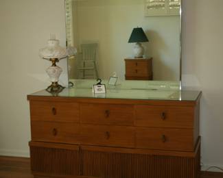 American of Martinsville bedroom set..2 dressers and 2 nightstands