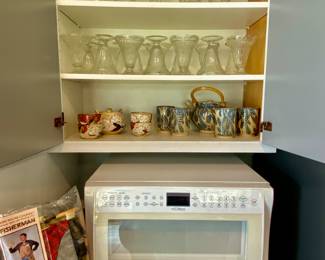 Glasssware, mugs ad tea set