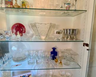 Crystalware, glassware, decorative accessories