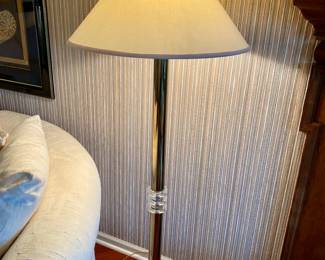 Floor lamp with acrylic details