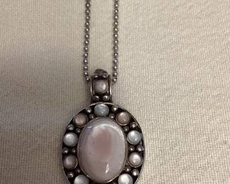 MMS018 Sterling Silver Mother Of Pearl Pendant & Chain