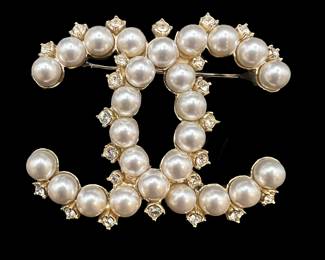 5a1 Chanel CC brooch