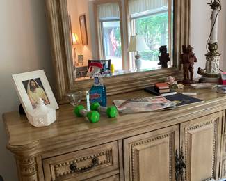 dresser w/ mirror