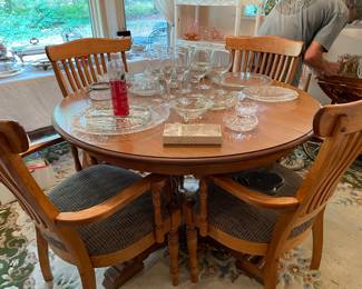 dining table w/4 chairs