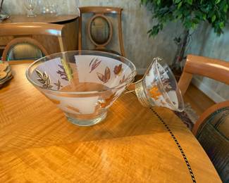 Large Libby Salad Bowl with Dressing Cup