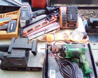 METABO WORKS GREAT. RIDGID CHARGER SAYS FULLY CHARGED BUT CANNOT GET THE NAILGUN TO WORK.