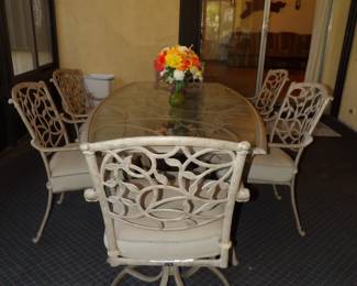 Beautiful Hampton Bay Metal/Glass outdoor table with 6 Chairs