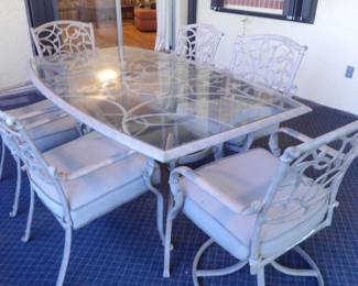 Hampton Bay Outdoor table with 6 chairs 