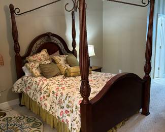 Beautiful Queen size poster bed