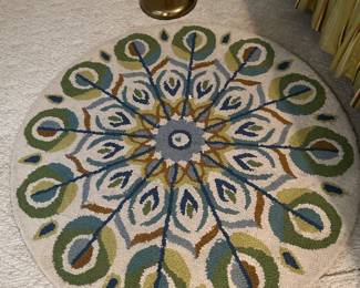nice round rug