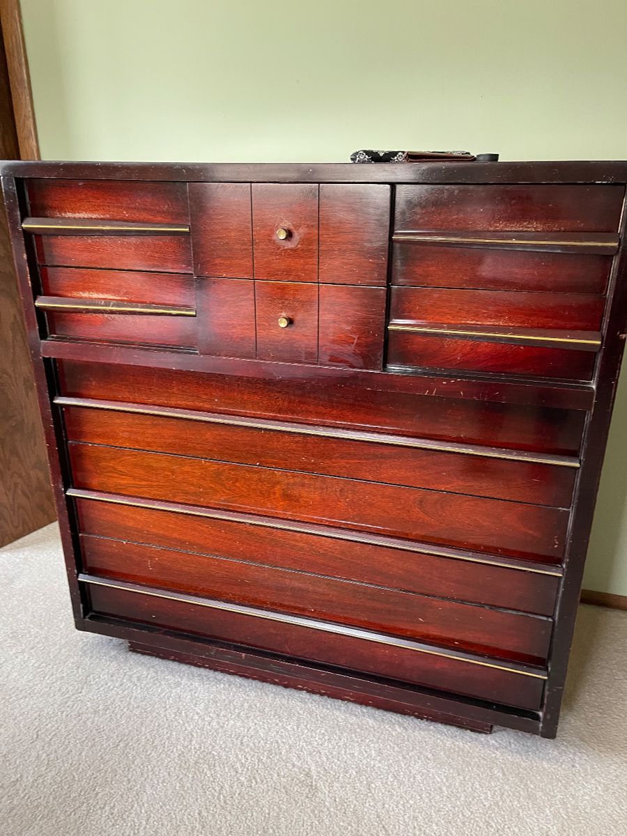 Mid century mahogany chest of drawers