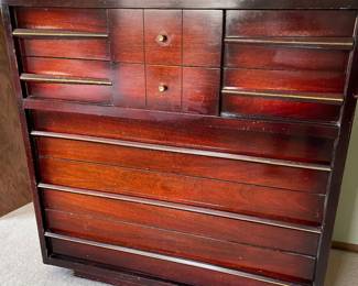 Mid century mahogany chest of drawers