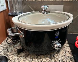 F225 - $25. Swans retro crockpot. 