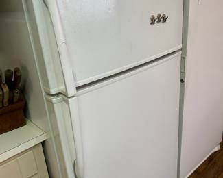 Refrigerator-freezer combo