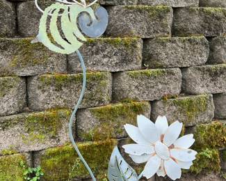 Bee Stake/Yard Art, Flower Stake/Yard Art