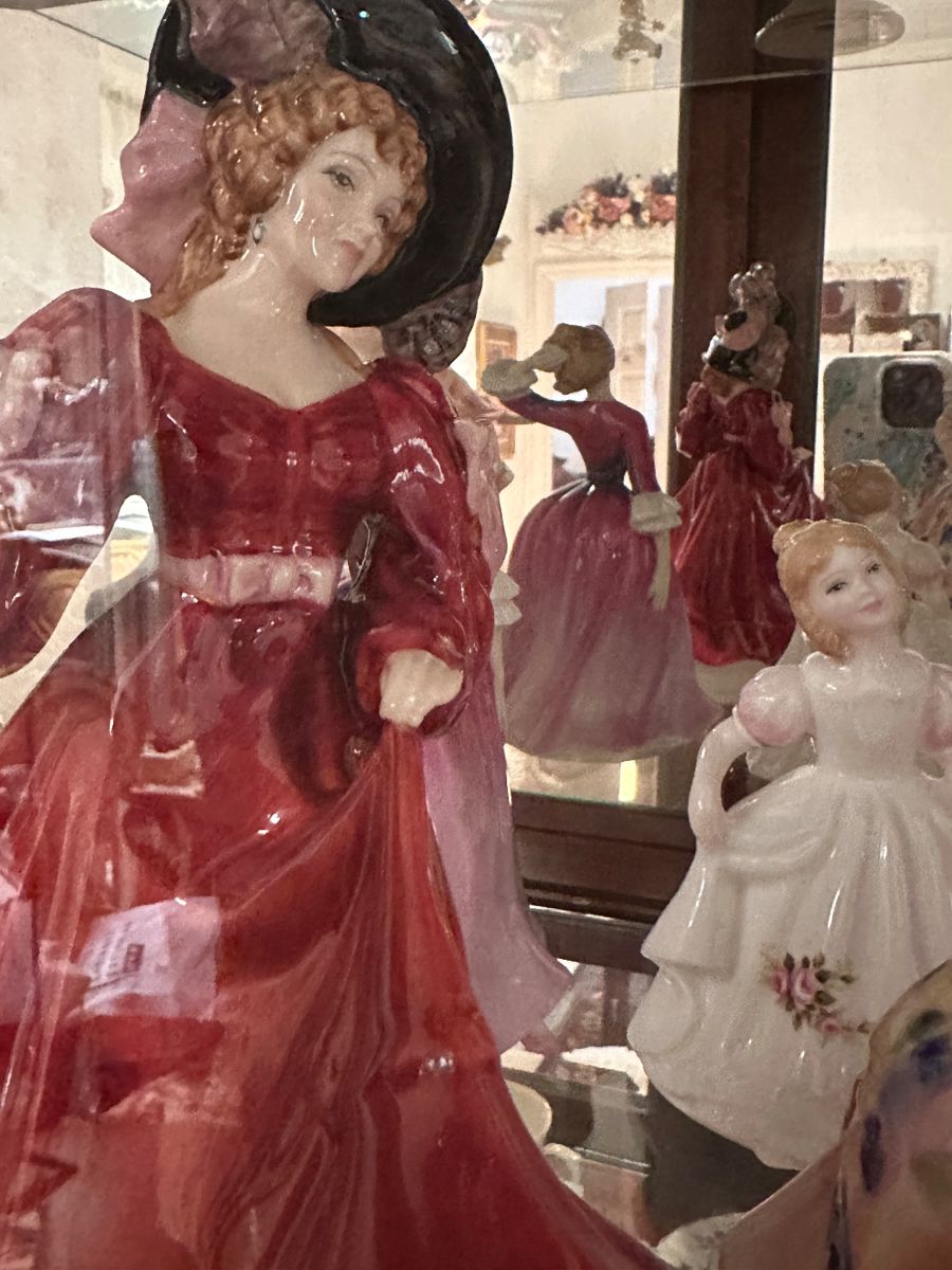 More Splendid Estate Sale in Dunnellon, FL starts on 5/9/2024