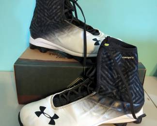 Under Armour Comp Fit Men's Cleats, Size 9.5