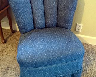 Upholstered Swivel Chair, 45.5" x 24" x 24"