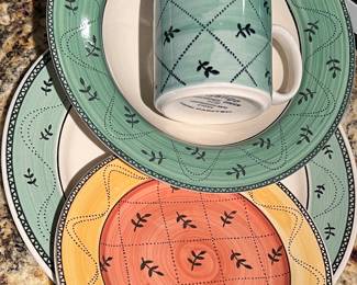 Sango Dinnerware: Dinnerplate, Salad Plate, Bowl, Mug (short 2 mugs)