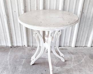 VINTAGE WHITE PEDESTAL CIRCULAR SIDE TABLE - POINTED SCROLL FEET