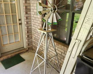 Cool yard windmill. Yeller/green.. John Deer style 