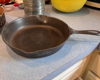 Wagner Ware cast iron pan 10"