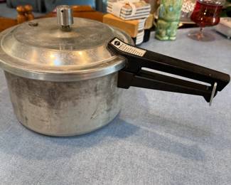Mirro small 4 quart pressure cooker