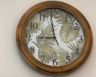 Palm leaf battery-operated clock 12"