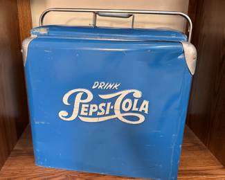 Pepsi-Cola Progress Refrigerator Co., Louisville, KY portable ice chest, some scratches and intentions, overall in nice condition 16"H x 18"W x 12"D