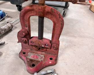 Vintage Reed cast iron pipe vise with bolts