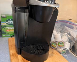 Keurig coffee maker and variety of pods
