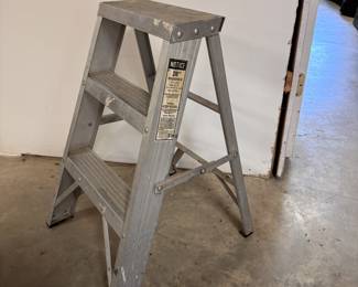 Aluminum 26" step ladder (LL)