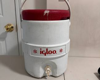 Igloo 2 gallon drink cooler