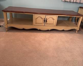 Broyhill coffee table, some wear to finish, 16"H x 60"L x 19"D
