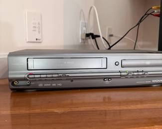 Magnavox DVD/VCR MWD2205 player, works on initial test