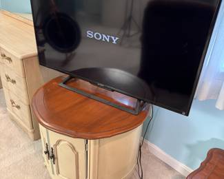 Sony 40" TV (2015) with controller