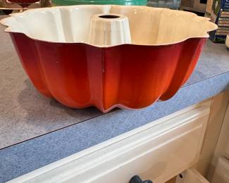 Vintage flame red-orange bundt pan
