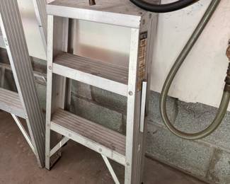 Metal 26" household step ladder (UL)