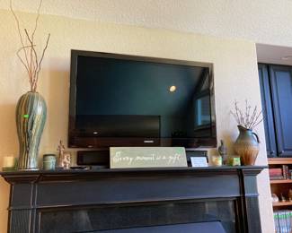 Flat screen tv and sound bar