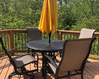 PATIO TABLE AND 4 CHAIRS WITH NEWER UMBRELLA BY WOODARD