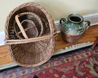 Baskets and Pottery..................................Pre Sale will be the 1st May, Please text me at 850 508 3755 for entry that day to Buy.