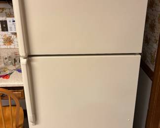 Off white Fridge - works perfectly