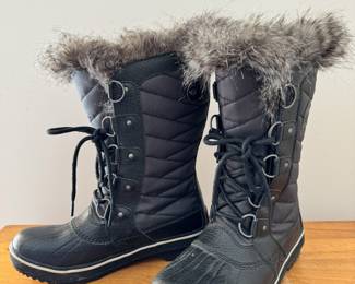 Ladies Sorel snow boots