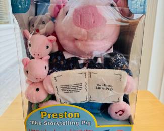 Preston ‘Three Little Pigs’ storytelling pig with four finger puppets