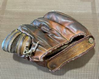 1940’s Rawlings leather baseball mitt