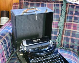 TYPEWRITER IN BEAUTIFUL CONDITION