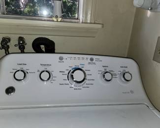 LIKE NEW WASHER AND DRYER SET.  ELECTRIC DRYER